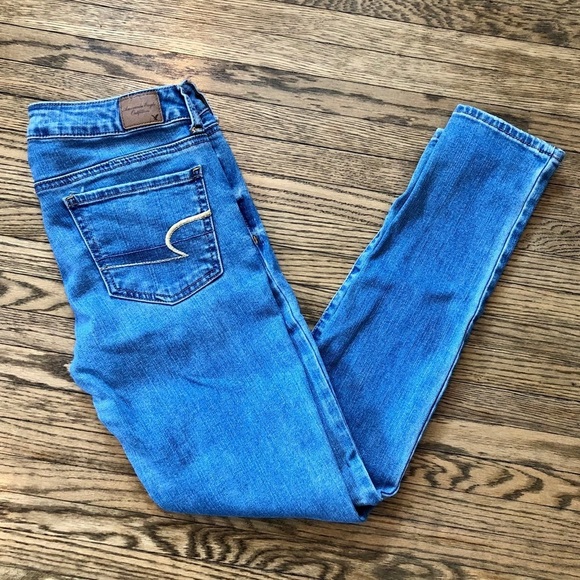 American Eagle Superstretch Light Wash Jegging | 6​​ - Picture 2 of 12